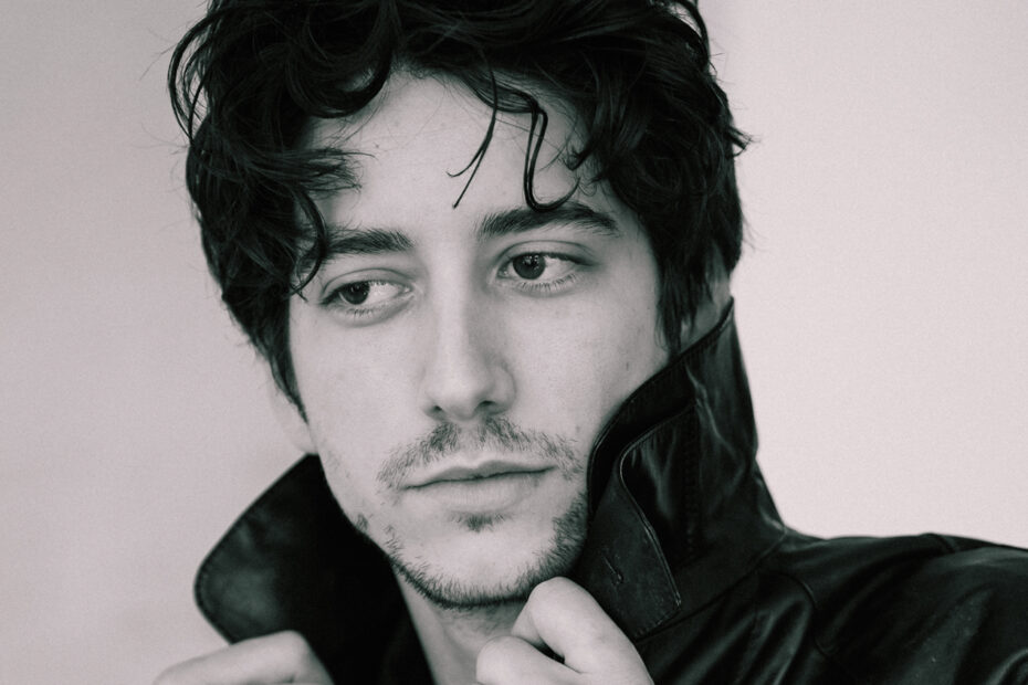 Milo Manheim é assinado pela CAA e ganha destaque em nova adaptação da Disney Milo Manheim ganha novos ares como Flynn Rider na adaptação de Tangled