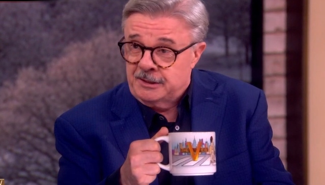 Nathan Lane detona Timothée Chalamet após comentário polêmico sobre balé e ópera no programa The View Nathan Lane critica Timothée Chalamet por desvalorizar balé e ópera