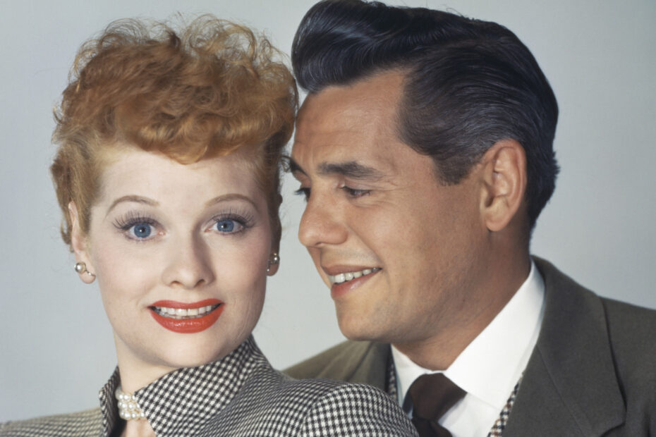 A História por trás de "I Love Lucy": A Luta de Lucille Ball e Desi Arnaz O amor que quebrou barreiras: a luta de Lucille e Desi Arnaz