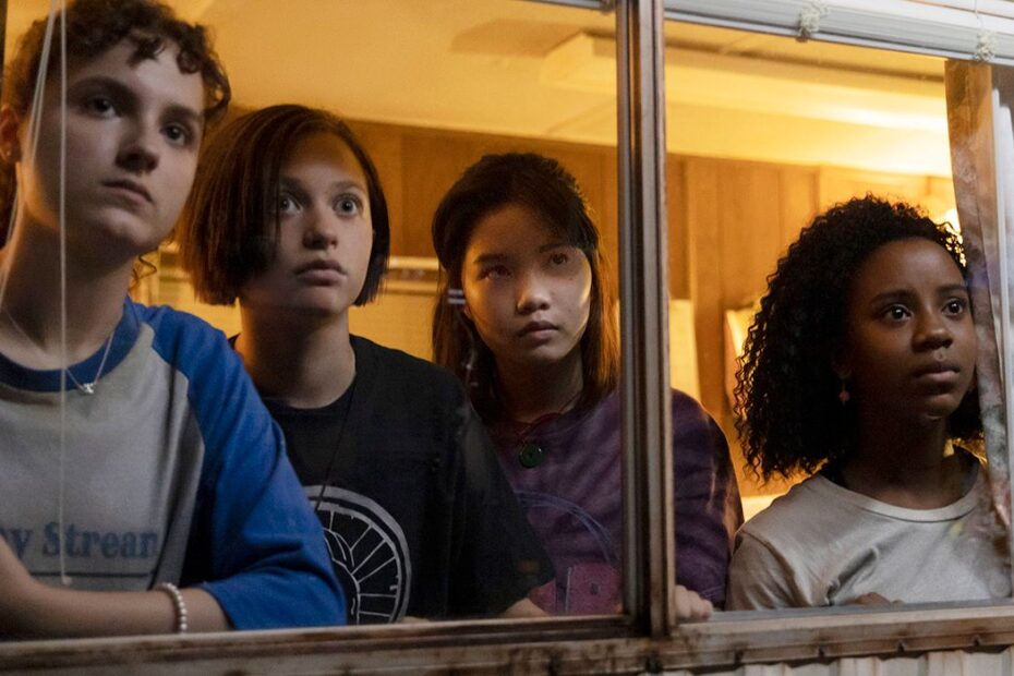 **PRIME VIDEO: PAPER GIRLS É A SÉRIE SCI-FI PERFEITA PARA UM BINGE DE FINAL DE SEMANA** Paper Girls é a maratona perfeita para amantes de ficção científica