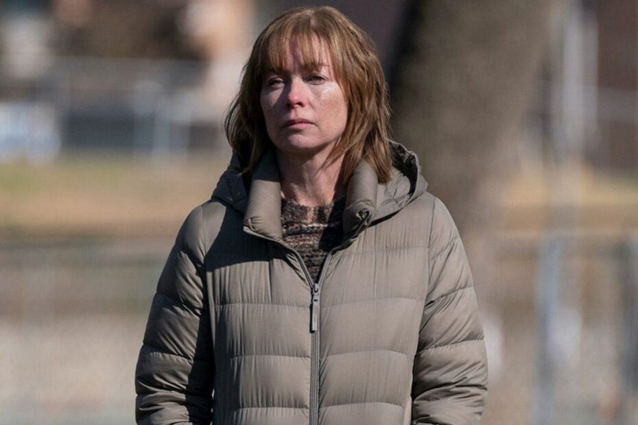 Por que os fãs de "Paradise" Devem Assistir à Minissérie de Crime "Mare of Easttown" Por que fãs de Paradise devem maratonar Mare of Easttown agora