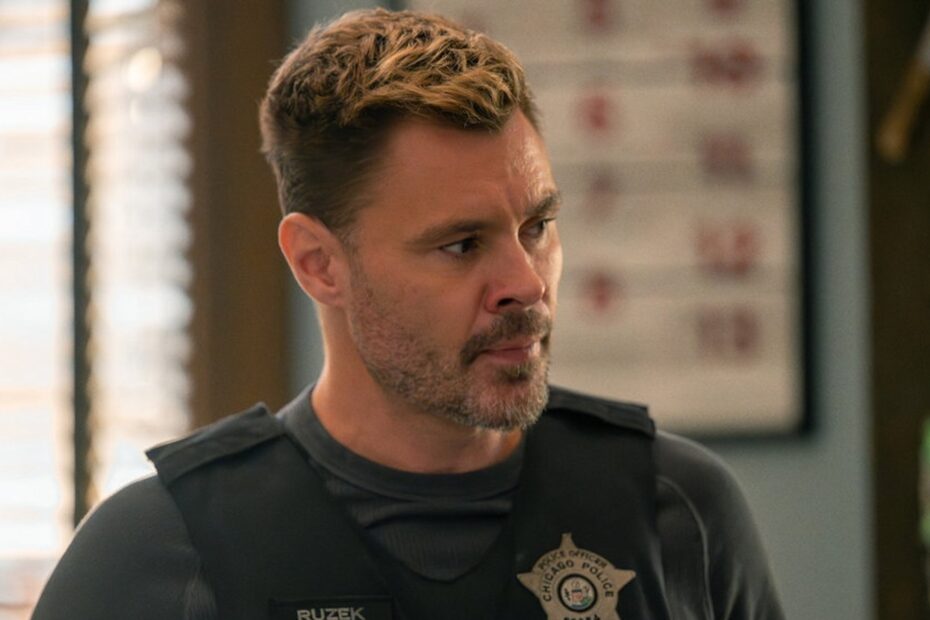 Patrick John Flueger Retorna a Chicago P.D.: O Que Aconteceu com Adam Ruzek? Ruzek retorna a Chicago P.D. com emoções à flor da pele