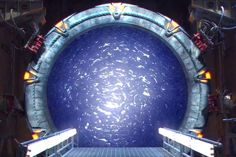 AMAZON RENOVA A SÉRIE STARGATE E AGRADA FÃS DE FICÇÃO CIENTÍFICA Stargate renasce com novo time e promete explorar mistérios antigos