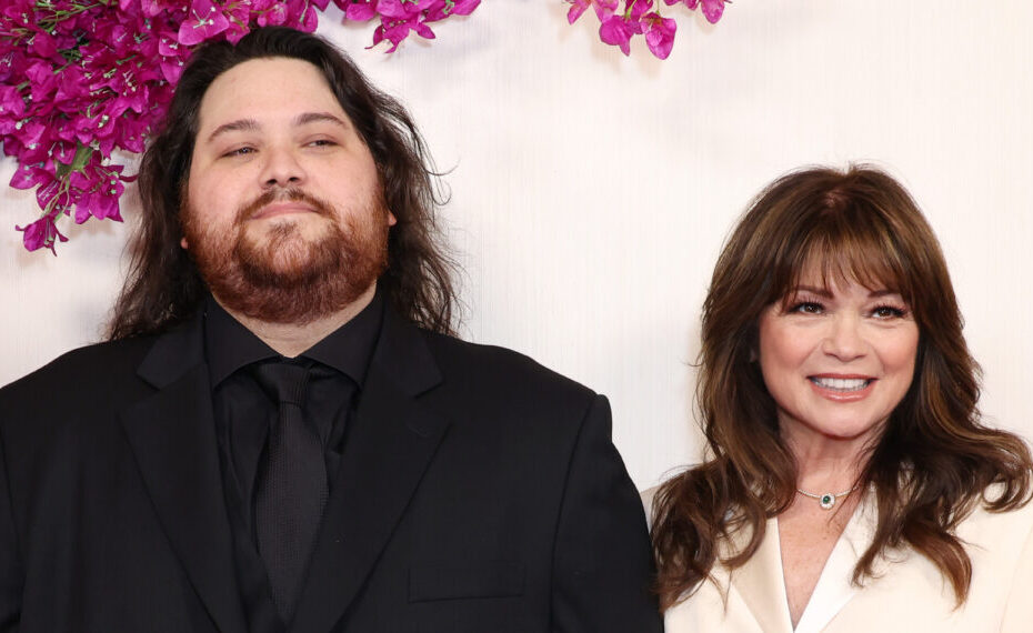Valerie Bertinelli ganha surpresa rara do filho Wolfgang Van Halen durante lançamento de livro Surpresa emocionante une Valerie Bertinelli e Wolfgang Van Halen