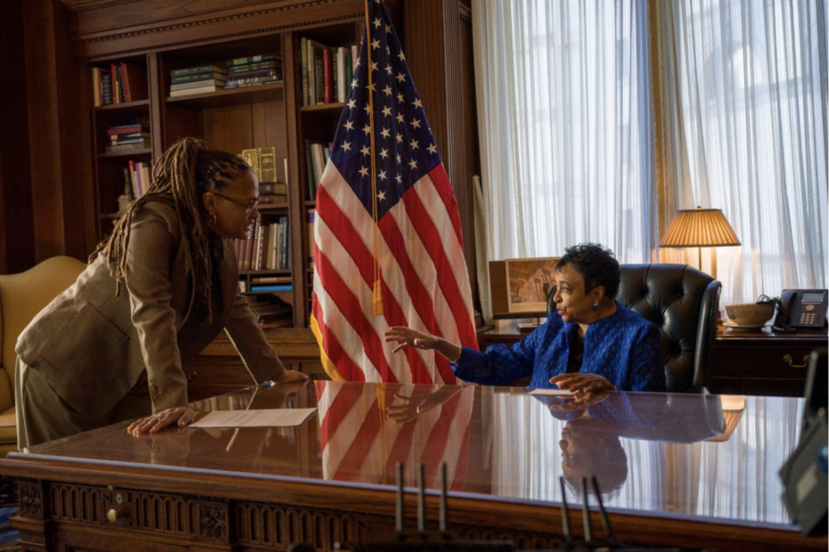Ava DuVernay escolheu o palco de encerramento do Festival de Cinema de Nova York para apresentar sua mais recente reflexão sobre os alicerces jurídicos e sociais dos Estados Unidos. Em 14th, a cineasta dá continuidade direta à linha de investigação iniciada no aclamado 13th, trocando o foco da abolição formal da escravidão pelas complexidades e disputas que cercam a Décima Quarta Emenda à Constituição americana. Crítica: 14th disseca a Constituição e desafia Trump
