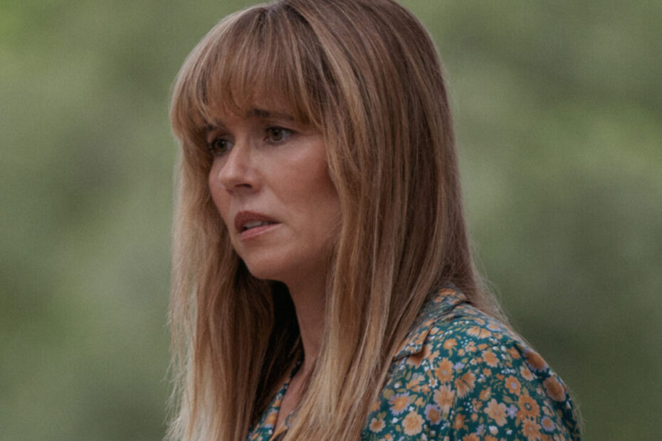 A aguardada produção crystal lake serie começou sem economizar no horror e na brutalidade visual. Linda Cardellini assume o papel de Pamela Voorhees em uma narrativa tensa do início ao fim. O episódio de estreia deixa evidente que o passado esconde segredos perturbadores além do próprio acampamento. Crystal Lake entrega sangue e segredo sombrio