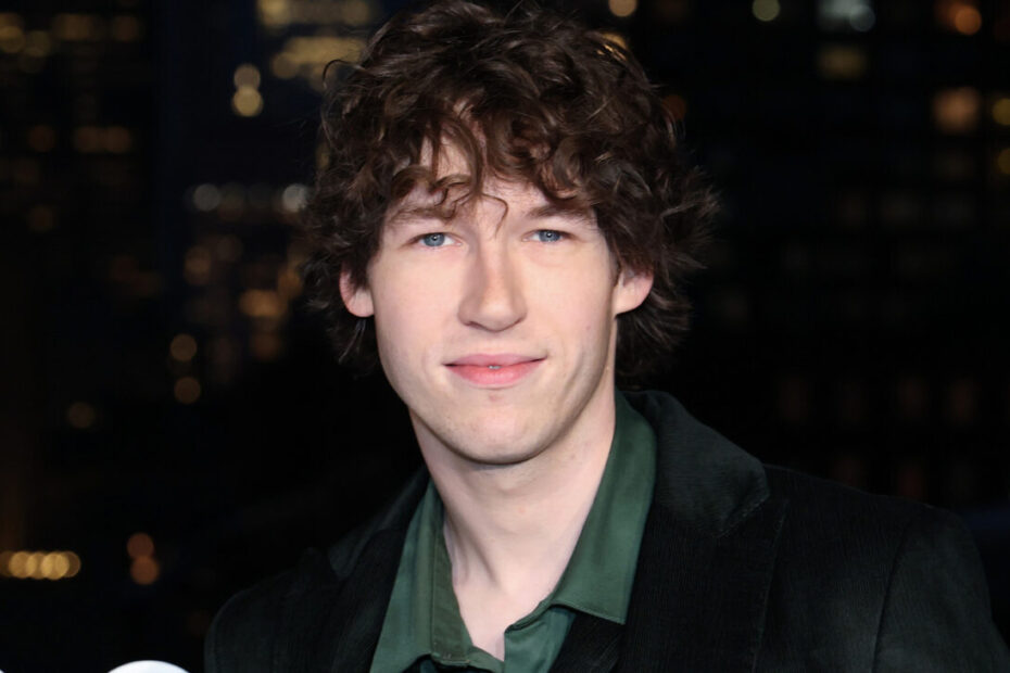 A chegada de devin druid em ncis chamou a atenção imediata dos fãs de dramas policiais investigativos. Todo bom procedural policial necessita de um especialista técnico de confiança no centro das operações. Em NCIS: New York, essa responsabilidade recai inteiramente sobre o personagem Sean Sullivan, vivido pelo talentoso ator norte-americano. Devin Druid em NCIS: New York: você conhece esse rosto?