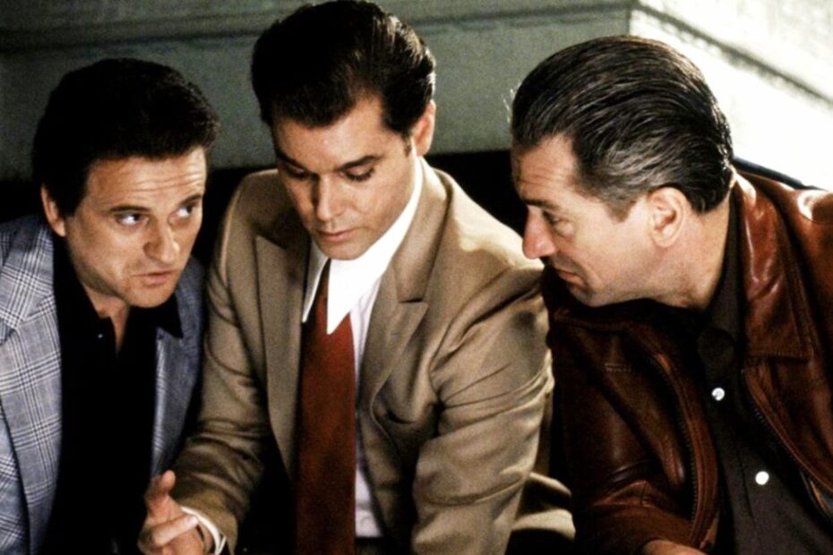 A lista definitiva com o elenco de filmes de gângster reúne as reuniões de talentos mais expressivas da história cinematográfica mundial. O subgênero sobre o submundo do crime organizado sempre serviu de palco para atuações viscerais e diálogos memoráveis. Reunir lendas da atuação em uma única narrativa transforma histórias criminais em marcos absolutos da sétima arte. elenco de filmes de gângster