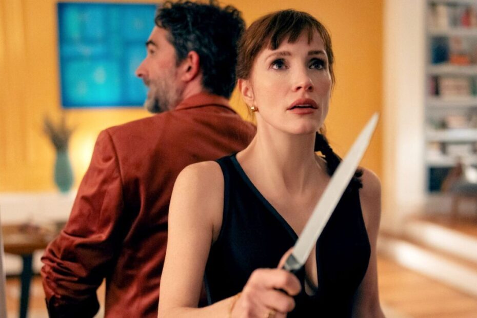 A lista com filmes mais assustadores que Outra Mãe é a pedida perfeita para quem busca sensações de pavor autêntico nesta temporada. O longa estrelado pela talentosa Jessica Chastain e dirigido por Rob Savage estreou nos cinemas prometendo uma experiência assustadora, mas acabou dividindo a opinião do público. filmes mais assustadores que Outra Mãe