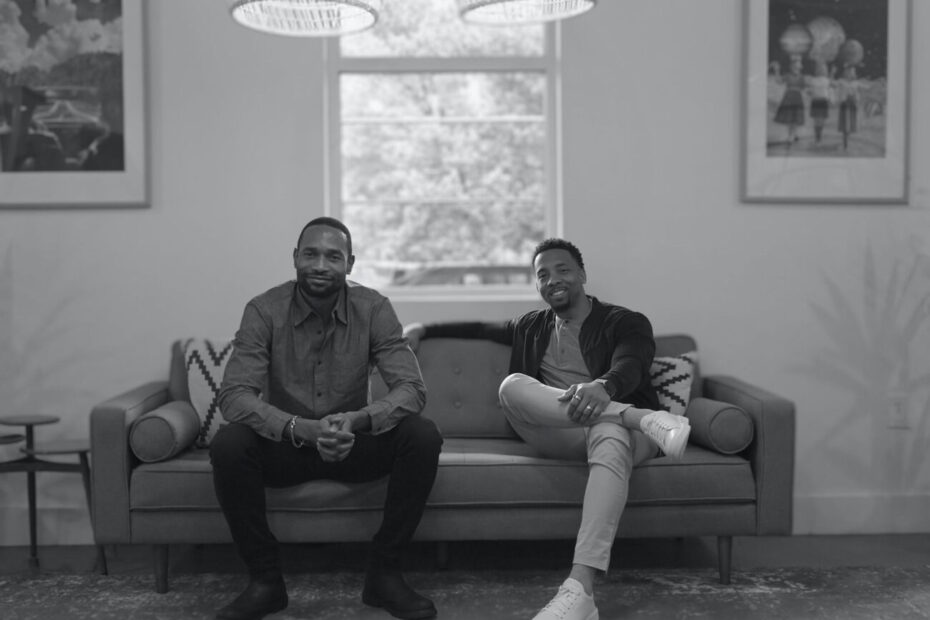 O executivo do mercado audiovisual Greg Maurice uniu forcas com o pastor Stephon Chaney para a criacao da Ark Clb, uma nova empresa de midia voltada para o financiamento, aquisicao, producao e distribuicao de titulos de cinema e televisao focados no segmento de fe e familia. O empreendimento estabelecera operacoes estrategicas divididas entre as cidades de Atlanta e Los Angeles. Ex-executivo da eOne lanca produtora Ark Clb