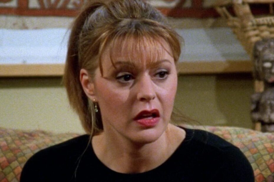 A repercussão sobre gravidez de Jane Leeves em Frasier voltou ao debate dos fãs recentemente. Os atores Jane Leeves e David Hyde Pierce, que deram vida a Daphne Moon e Niles Crane durante onze temporadas memoráveis da série na NBC, revelaram detalhes inéditos sobre a relação de seus personagens. Os astros concordam que a produção errou ao lidar com os bastidores da trama. Atores de Frasier mudariam romance polêmico na sitcom