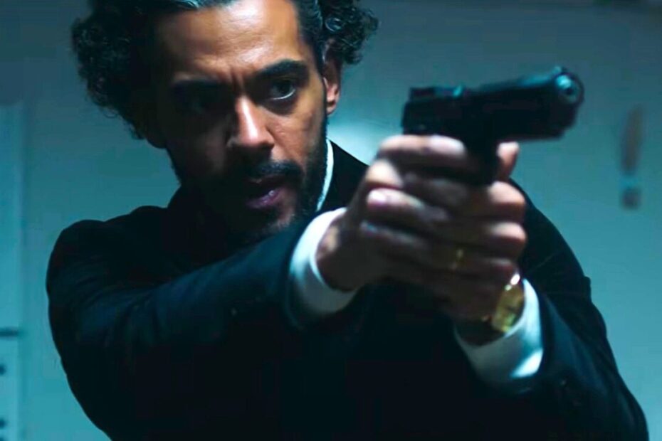 A temporada de festas sempre traz produções temáticas marcantes para o público, mas agora o gênero ganha uma reviravolta eletrizante inspirada diretamente no universo de John Wick. O novo longa de ação aposta em uma premissa ousada que mistura o ritmo implacável de assassinos profissionais com o clima caótico de comédias festivas. Enquanto produções clássicas marcaram época, esta nova aposta promete divertir os fãs com muita adrenalina e bom humor. Novo filme de ação com John Wick
