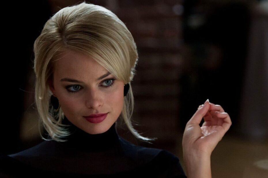 O aclamado longa-metragem lobo de wall street continua fazendo um enorme sucesso de público nas plataformas de streaming. Lançado nos cinemas em 2013 sob a direção do mestre Martin Scorsese, o filme utiliza a estrutura clássica de produções sobre a máfia como Os Bons Companheiros para explorar o universo corrompido do crime financeiro. Estrelado por Leonardo DiCaprio na pele do ganancioso Jordan Belfort, o longa retrata a ascensão e queda de um corretor de títulos sem escrúpulos. lobo de wall street
