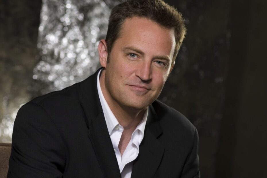 Apesar de ter alcançado o topo do sucesso mundial ao interpretar Chandler Bing em Friends, o ator Matthew Perry considerava que seu trabalho mais refinado aconteceu em outra produção. Para o saudoso artista, a definição de Matthew Perry melhor papel pertencia à série Studio 60 on the Sunset Strip, criada pelo aclamado roteirista Aaron Sorkin para a emissora NBC. Matthew Perry melhor papel foi em série de Aaron Sorkin