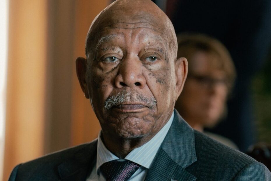 A relação entre Morgan Freeman Lioness reflete um respeito profissional profundo pelo criador Taylor Sheridan. O consagrado astro do cinema interpreta o Secretário de Estado dos Estados Unidos, Edwin Mullins, na aclamada produção dramática do streaming Paramount+. Morgan Freeman Lioness: ator exalta coragem do roteiro