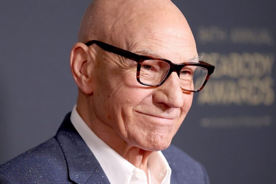 A confirmação da morte de Patrick Stewart aos 86 anos pegou o mundo do entretenimento de surpresa nesta quarta-feira. O lendário ator britânico faleceu em sua residência na cidade de Los Angeles, cercado pelo carinho de sua esposa Sunny, familiares e amigos próximos. A notícia mobilizou colegas de profissão e milhões de admiradores ao redor do planeta. Morte de Patrick Stewart entristece fãs de Star Trek
