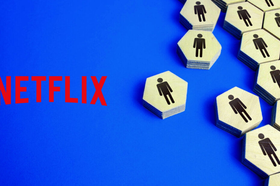 A Netflix se prepara para realizar uma nova rodada significativa de cortes em seu quadro de funcionarios. As informacoes sobre as demissoes comecaram a circular nos bastidores da industria do entretenimento, com fontes do setor descrevendo a reducao esperada como de grande porte. Procurada para comentar o caso, a empresa optou por nao se manifestar. Netflix planeja nova onda de demissoes em massa