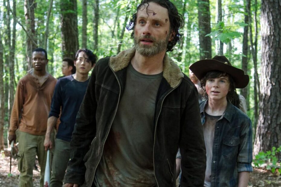 Resident Evil no cinema pode ganhar um reforço de peso vindo direto do universo dos mortos-vivos. O ator Chandler Riggs, eternizado como Carl Grimes na fase clássica de The Walking Dead, revelou seu desejo ardente de mergulhar no terror da Capcom em parceria com o cineasta Zach Cregger. resident-evil no cinema