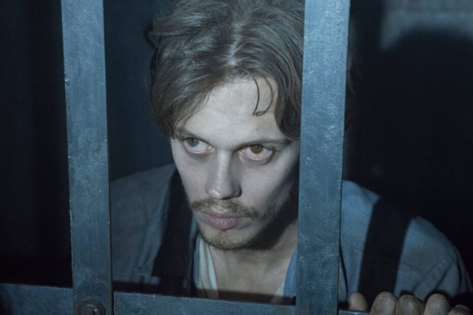 Com a chegada do Halloween no final deste mês, não há momento melhor para conferir produções perfeitas para esta época do ano. A Netflix abriga alguns programas estrondosos para a temporada de Halloween que estão entre os mais populares ao redor. Stranger Things, The Haunting of Hill House, Wandinha, O Mundo Sombrio de Sabrina e Black Mirror são atrações que praticamente todo mundo conhece ou já viu, e que provavelmente estão nas listas de reprodução do mão de outubro. No entanto, uma das coisas mais divertidas sobre uma plataforma de streaming como a Netflix é encontrar aquelas joias escondidas sobre as quais você não sabe muito. 5 Séries Subestimadas na Netflix para o Halloween