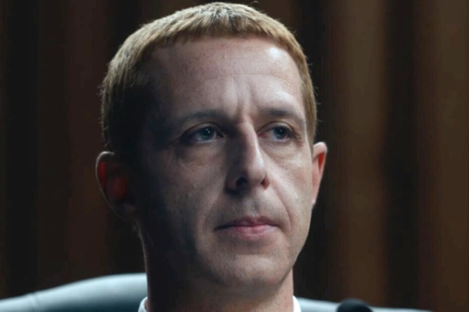 O novo filme The Social Reckoning, dirigido por Aaron Sorkin como uma continuação de A Rede Social, estreou nos cinemas envolto em fortes críticas e controvérsias. Considerada por muitos analistas como uma obra pesada e sem sutileza, a produção gerou enorme debate devido à sua cena final, que recria os eventos da invasão ao Capitólio dos Estados Unidos em 6 de janeiro de 2021. A Polêmica Insuassão em The Social Reckoning