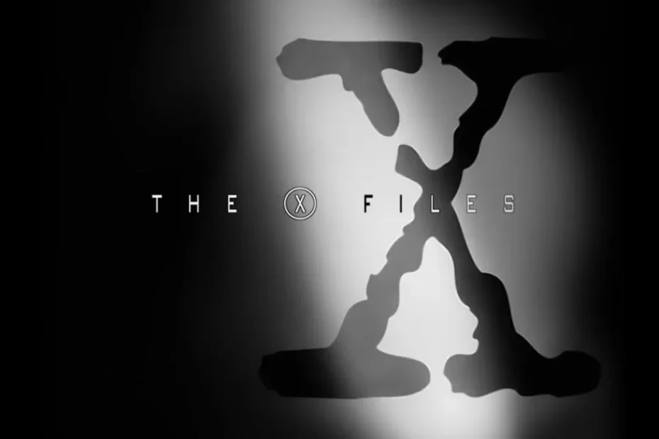 A franquia The X-Files está oficialmente pronta para iniciar seu próximo grande capítulo na televisão. O Hulu confirmou a encomenda oficial para série do aguardado reboot comandado por Ryan Coogler. Após o término das filmagens do episódio piloto durante o verão, os fãs finalmente receberam novidades concretas sobre o futuro da produção de ficção científica. the x-files reboot